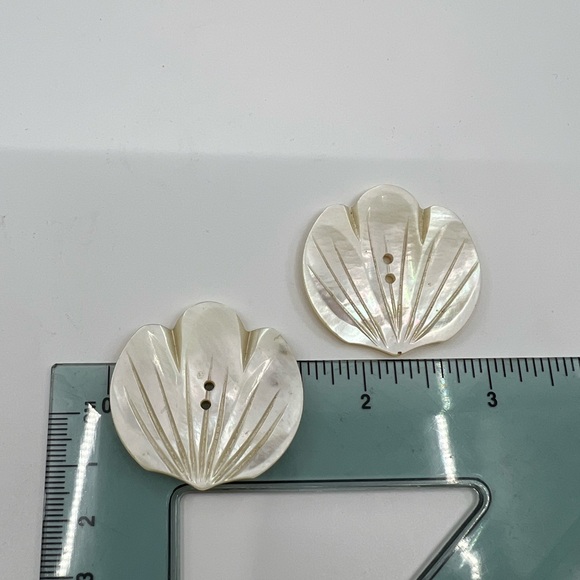 Mother of Pearl Buttons, Pair Large - Picture 3 of 4